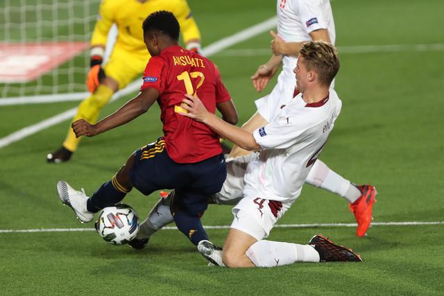 新教皇喜欢打网球 比起公牛小熊更支持白袜